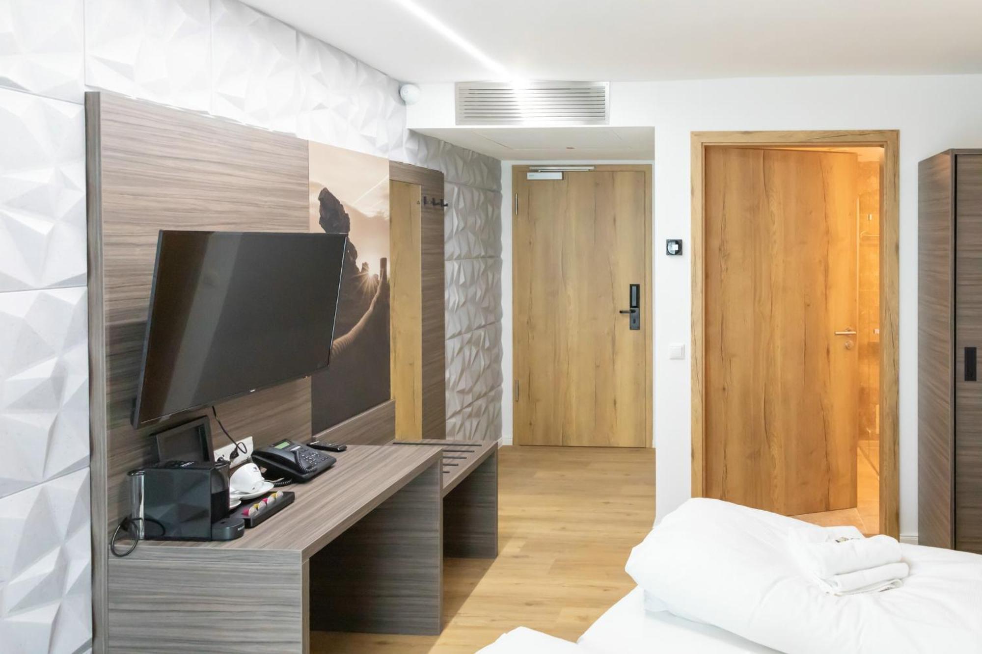 Central Hotel & Lounge Adult Only Γκόσλαρ Εξωτερικό φωτογραφία